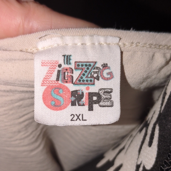 Elegant Cream Blouse - Picture 2 of 8